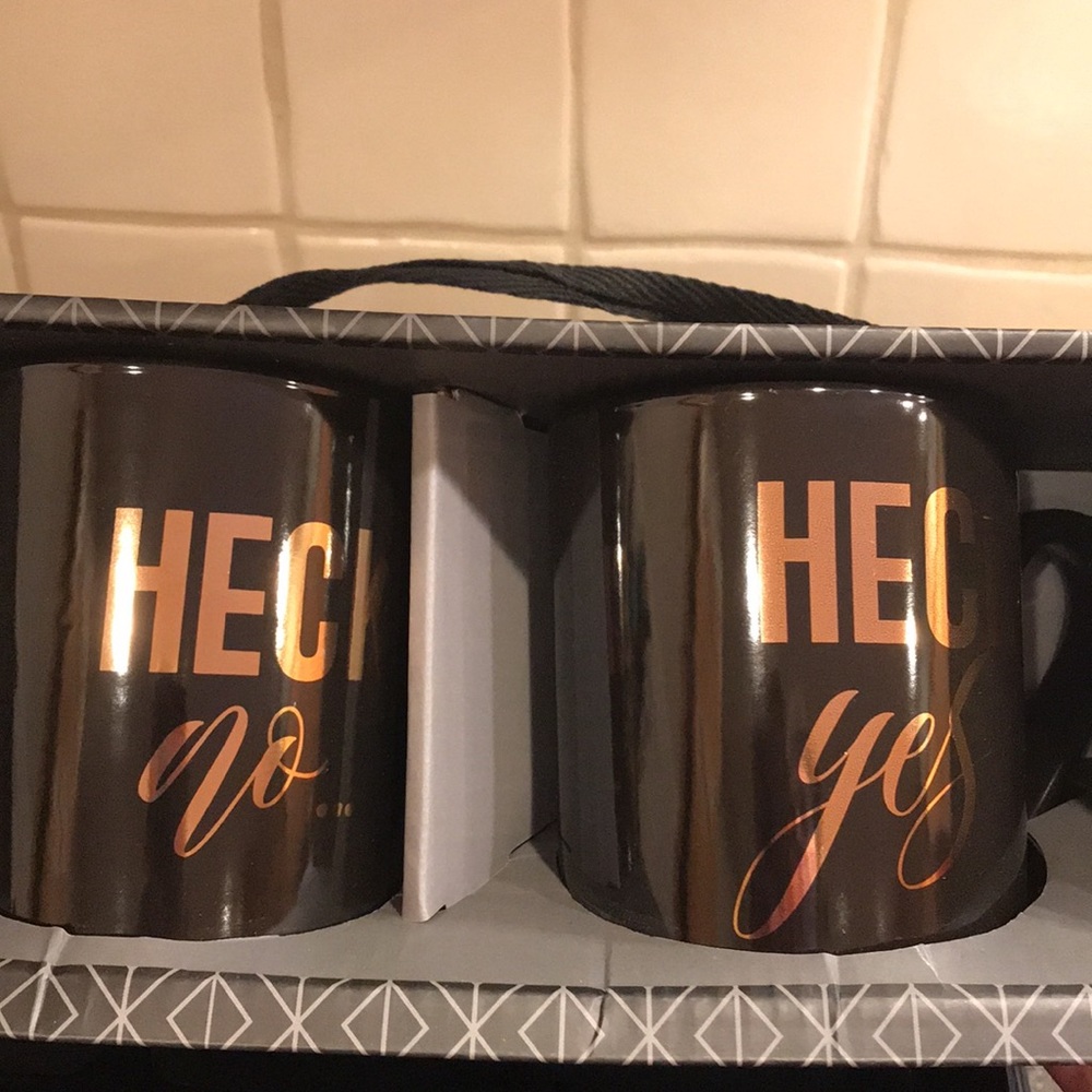 10 Strawberry Street set of 2 Heck Yes Heck No Mugs 🧑‍🎄 🎄